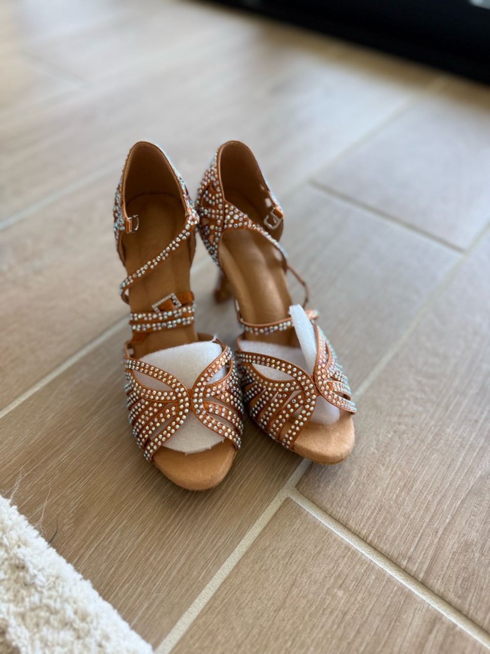 Dance shoes 318